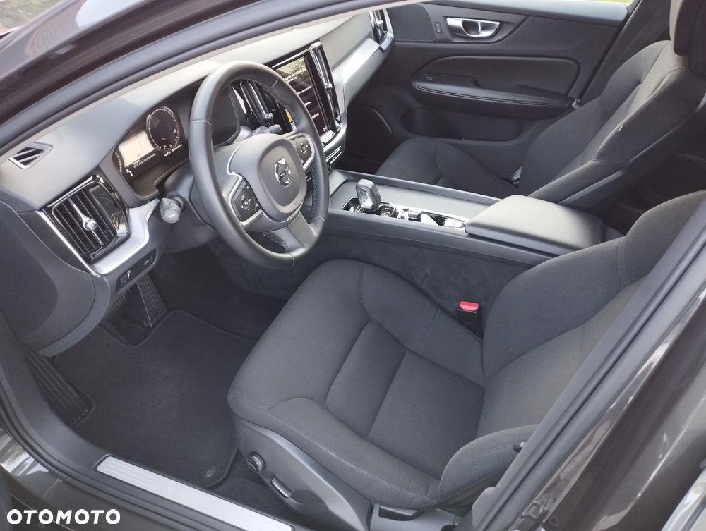 Volvo V60 B3 B Momentum - 21