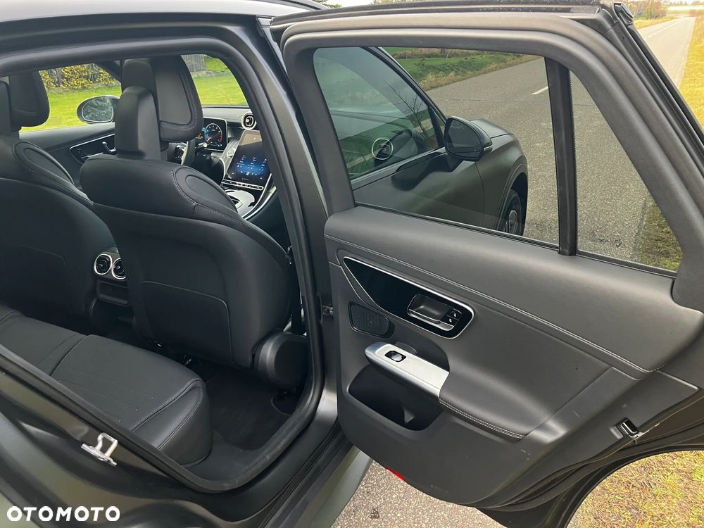 Mercedes-Benz GLC - 32