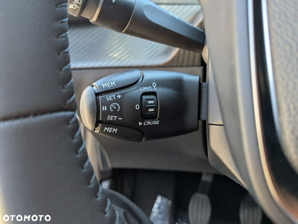 Peugeot 208 - 14