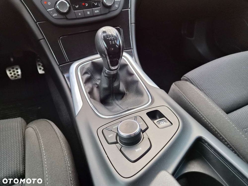 Opel Insignia - 30