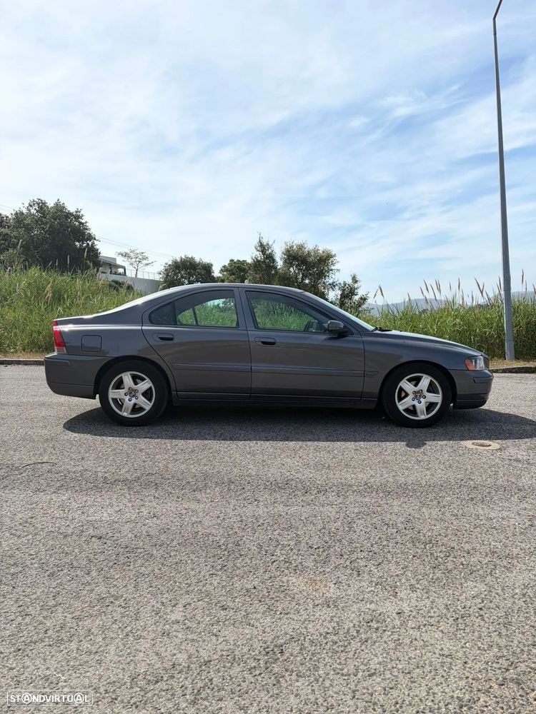 Volvo S60 2.4 D5 Nivel 1 - 2