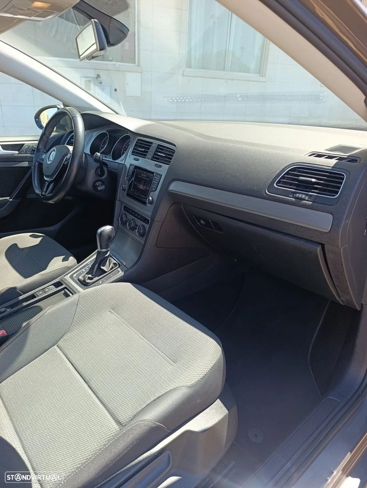VW Golf 1.6 TDi Confortline DSG - 19
