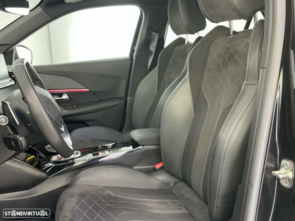 Peugeot 2008 1.2 PureTech GT EAT8 - 17