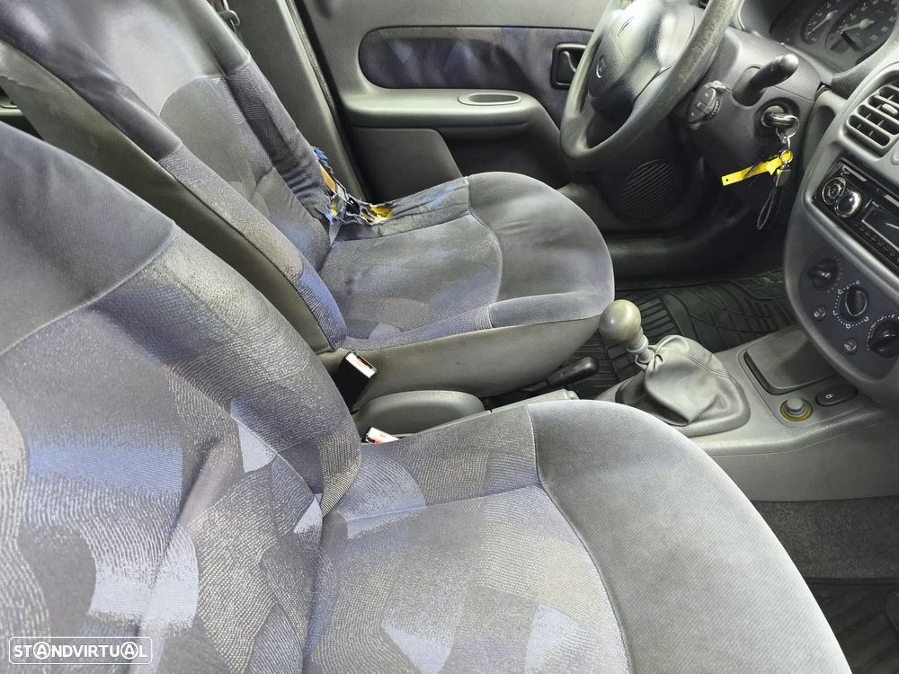Renault Clio 1.2 RT - 8
