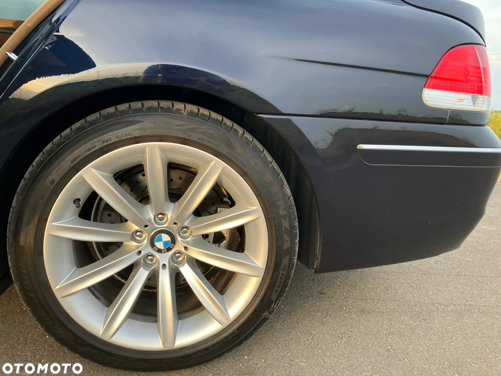 BMW Seria 7 750i - 12