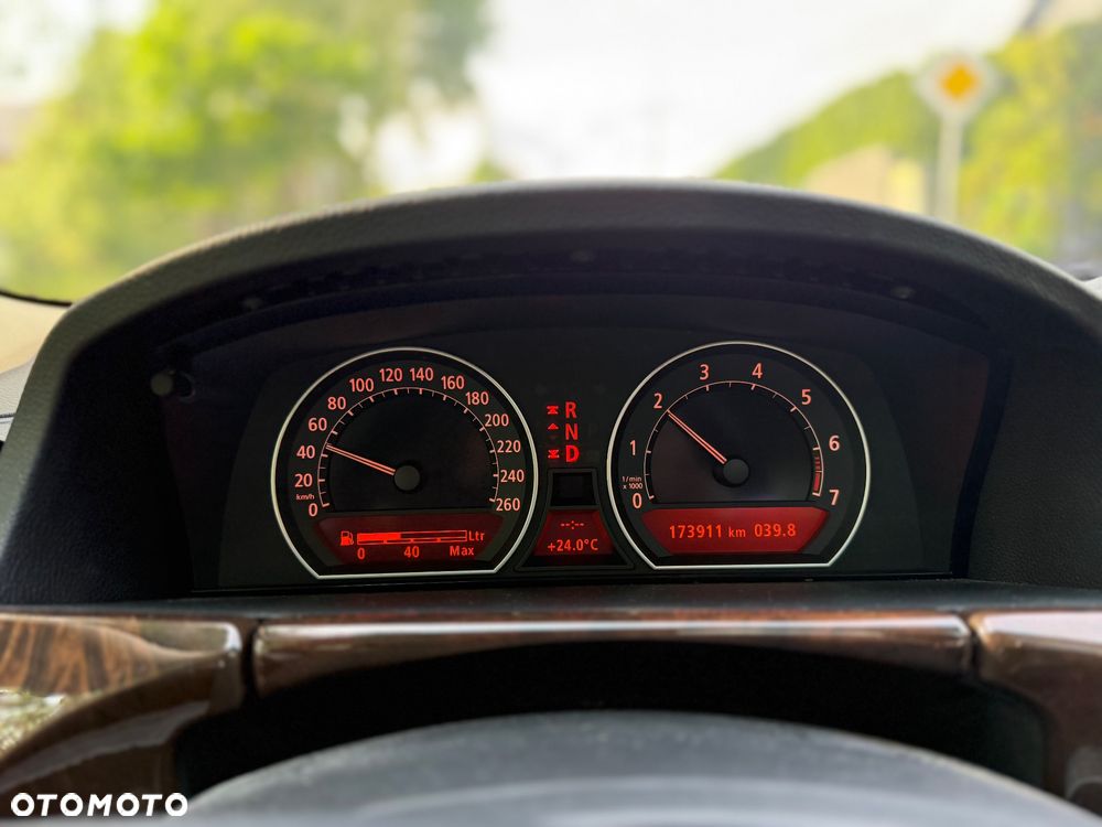 BMW Seria 7 740i L - 12