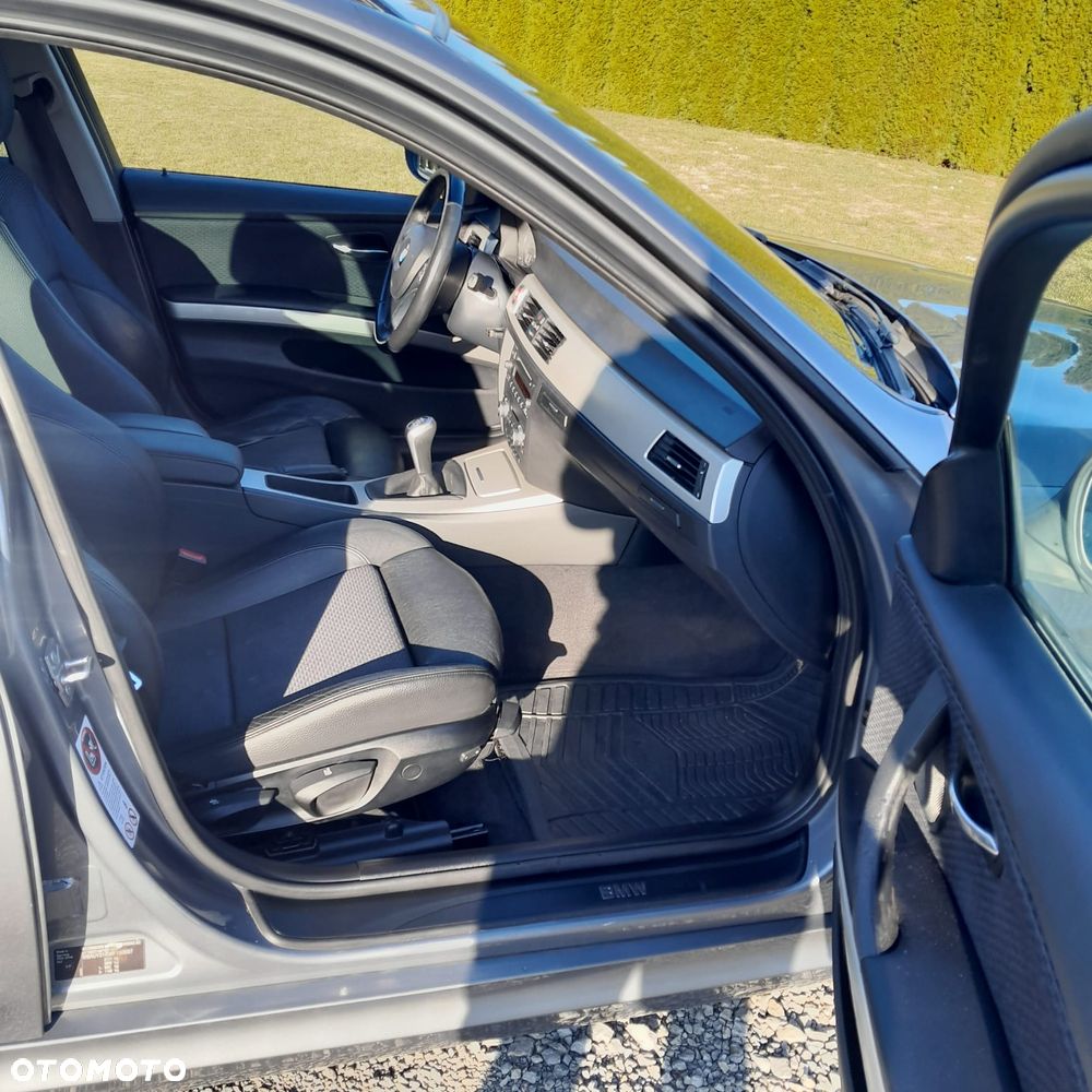 BMW Seria 3 320d xDrive - 11