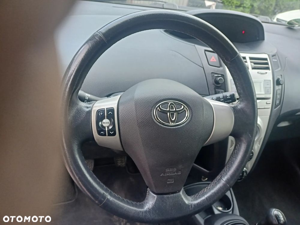 Toyota Yaris 1.3 - 15