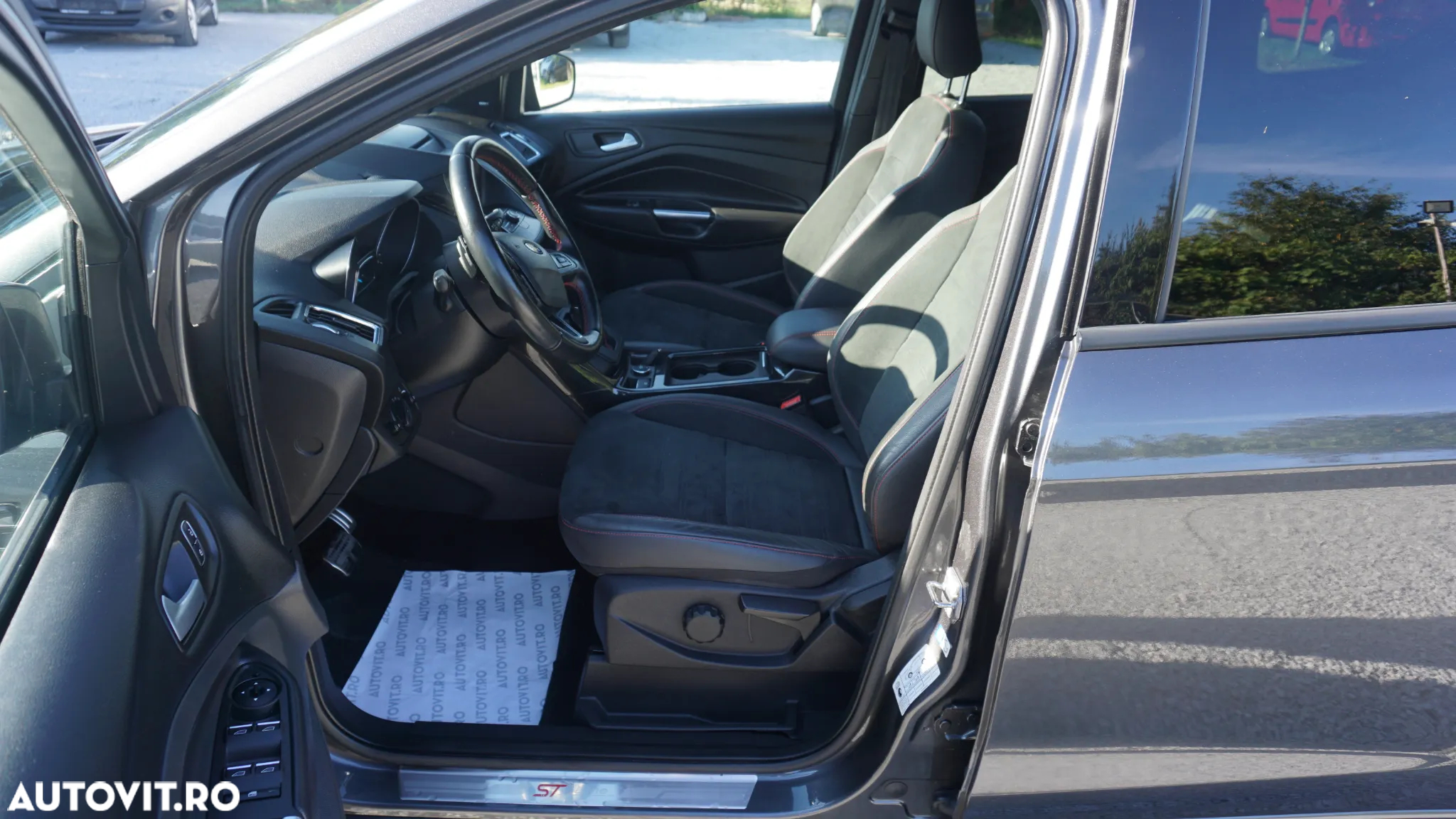 Ford Kuga 1.5 EcoBoost 4x4 Aut. ST-Line - 6
