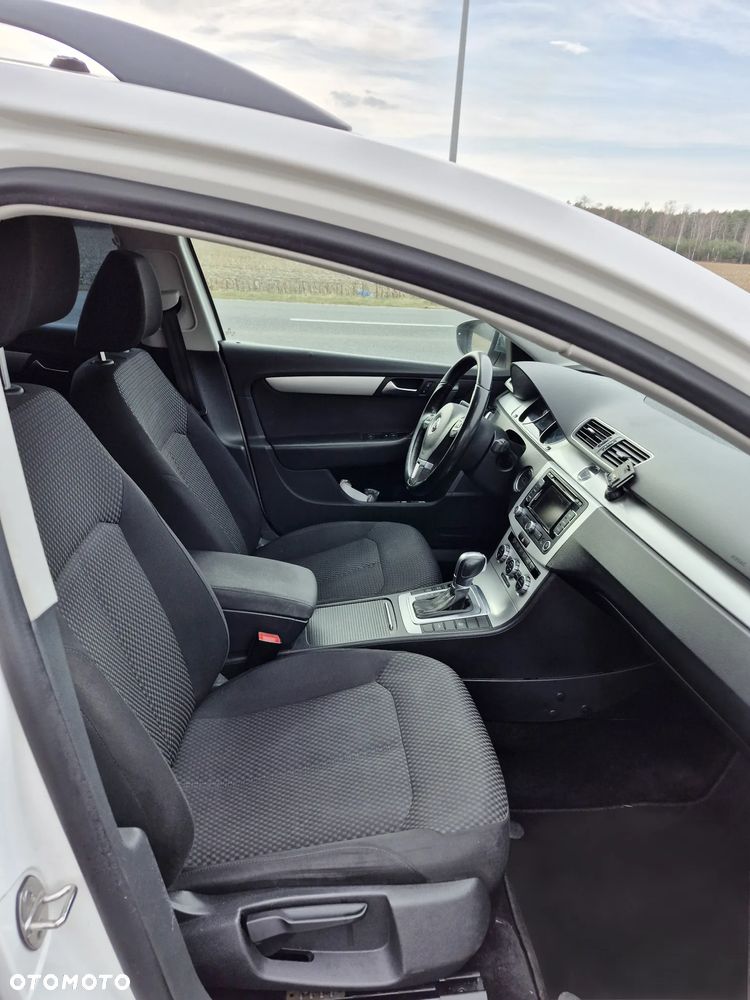 Volkswagen Passat - 12