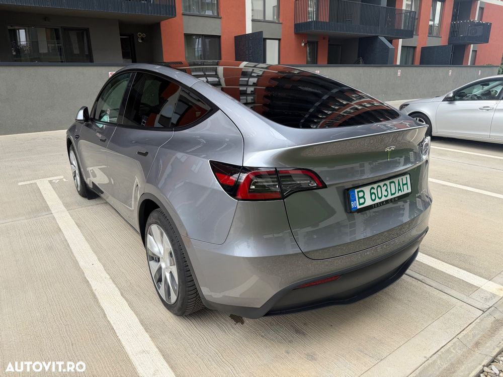 Tesla Model Y Long Range AWD - 6
