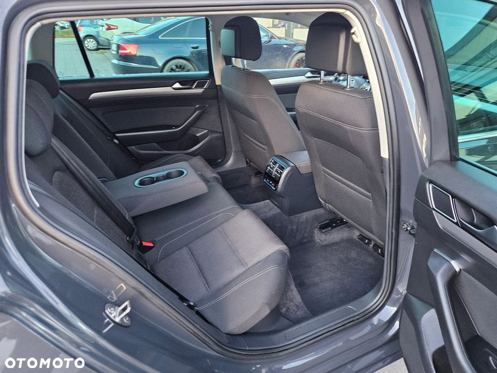 Volkswagen Passat Variant 2.0 TDI SCR BlueMotion Comfortline - 13