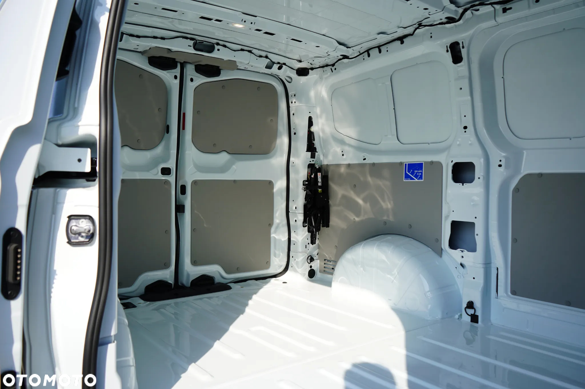 Volkswagen T7 Transporter - 8