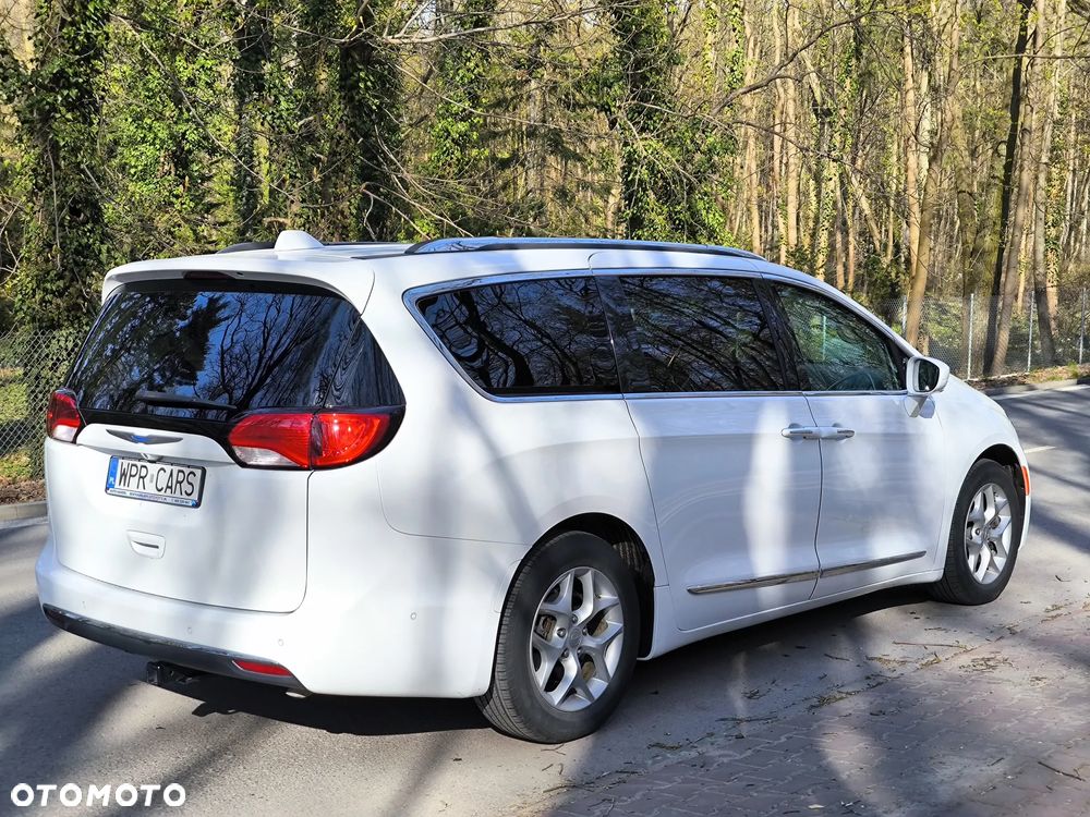 Chrysler Pacifica - 3