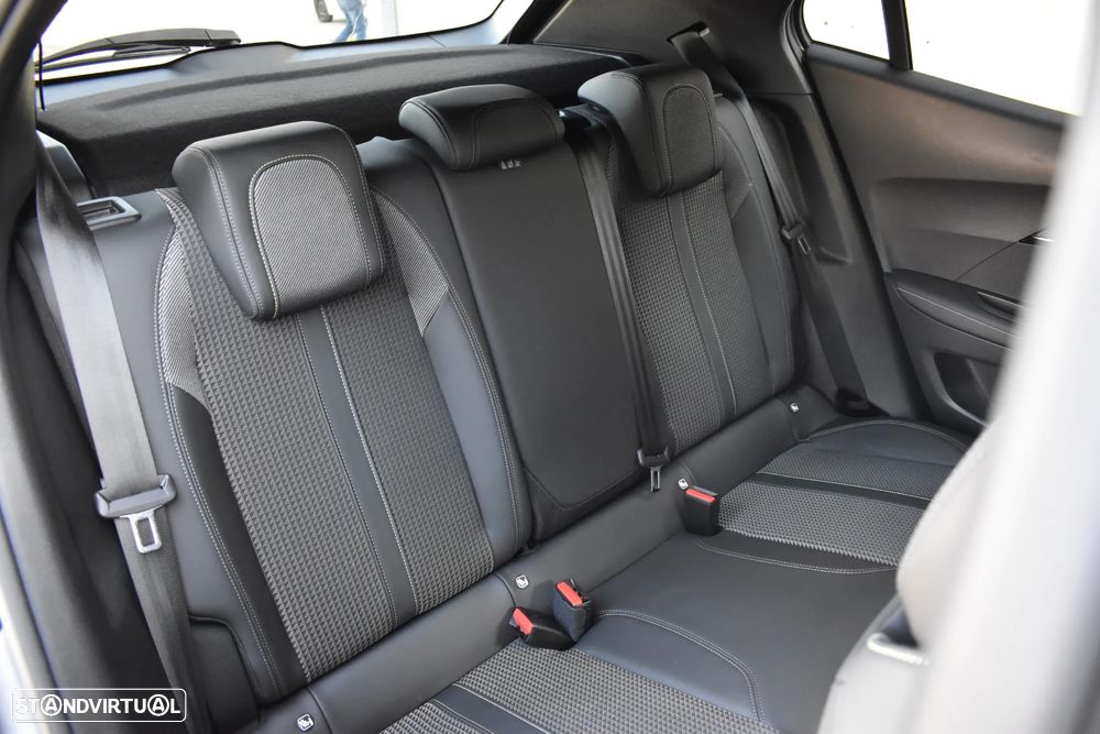 Peugeot 2008 1.2 PureTech GT Line - 16