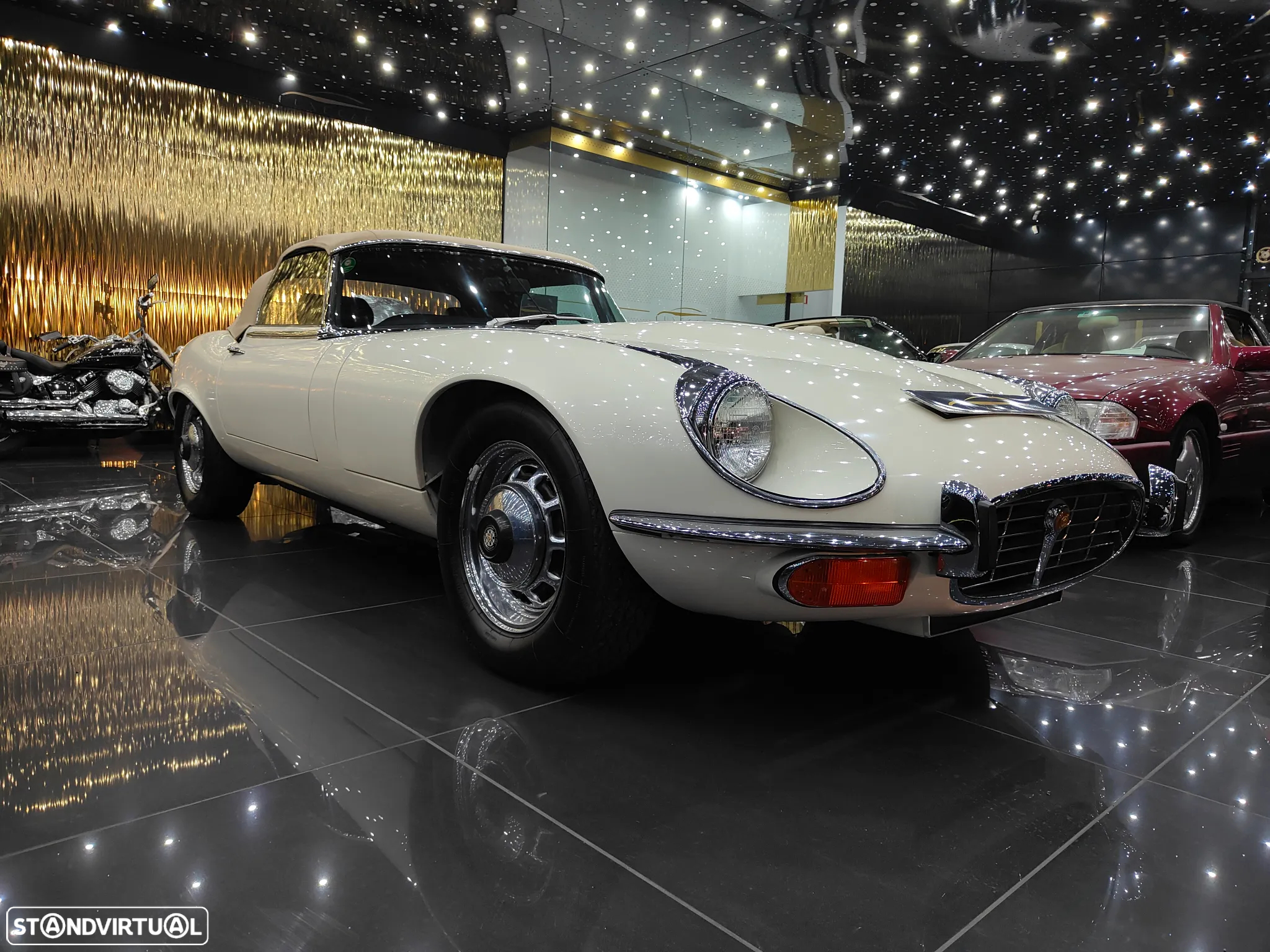 Jaguar E-Type - 17