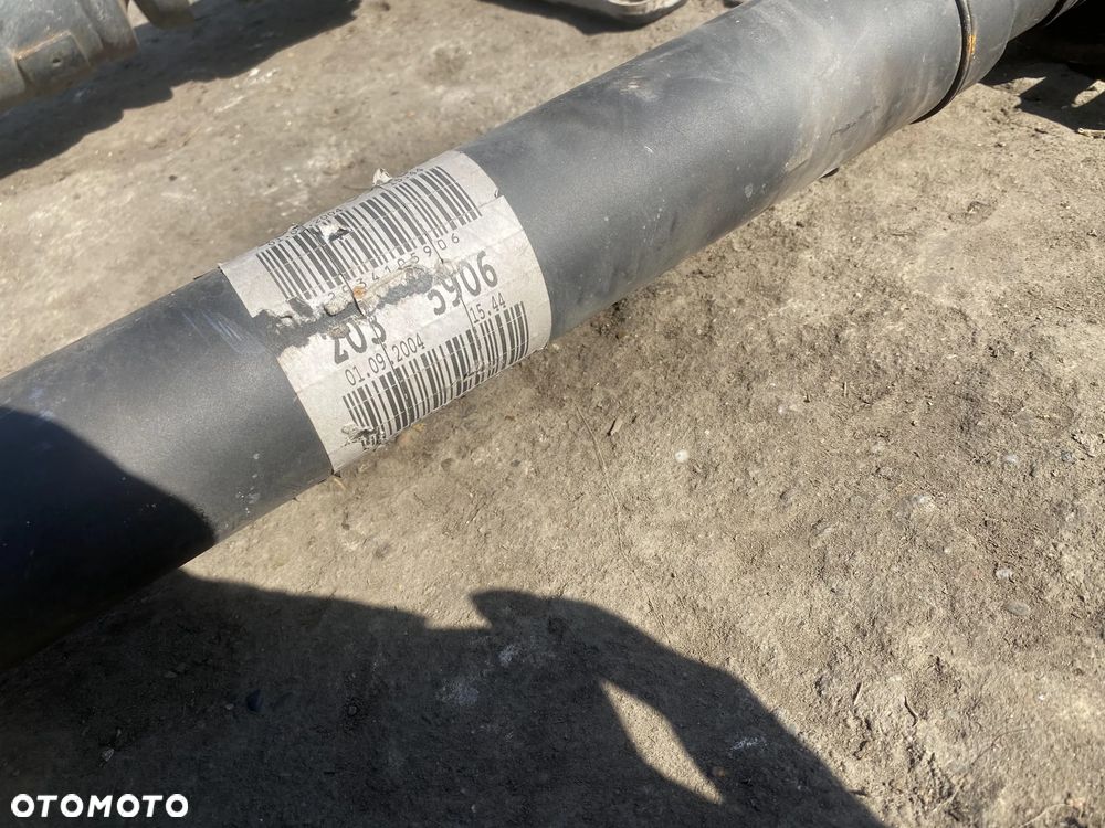 Wał napędowy Mercedes C-Klasa W203 2.2 CDI manual 2004r Italia - 2