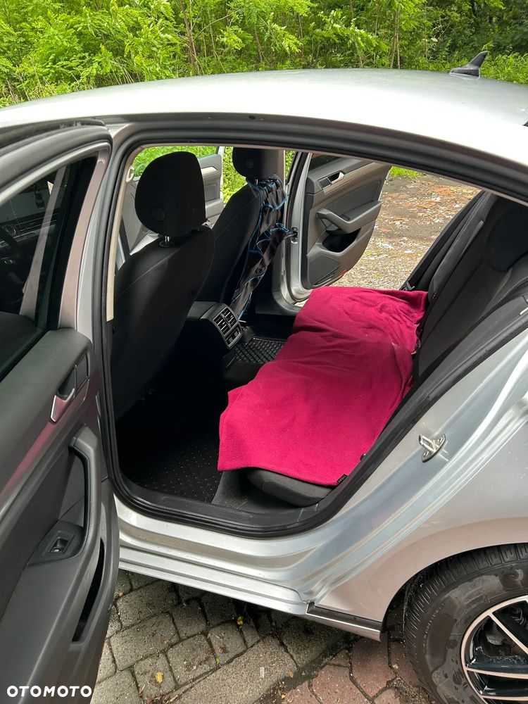 Volkswagen Passat - 9