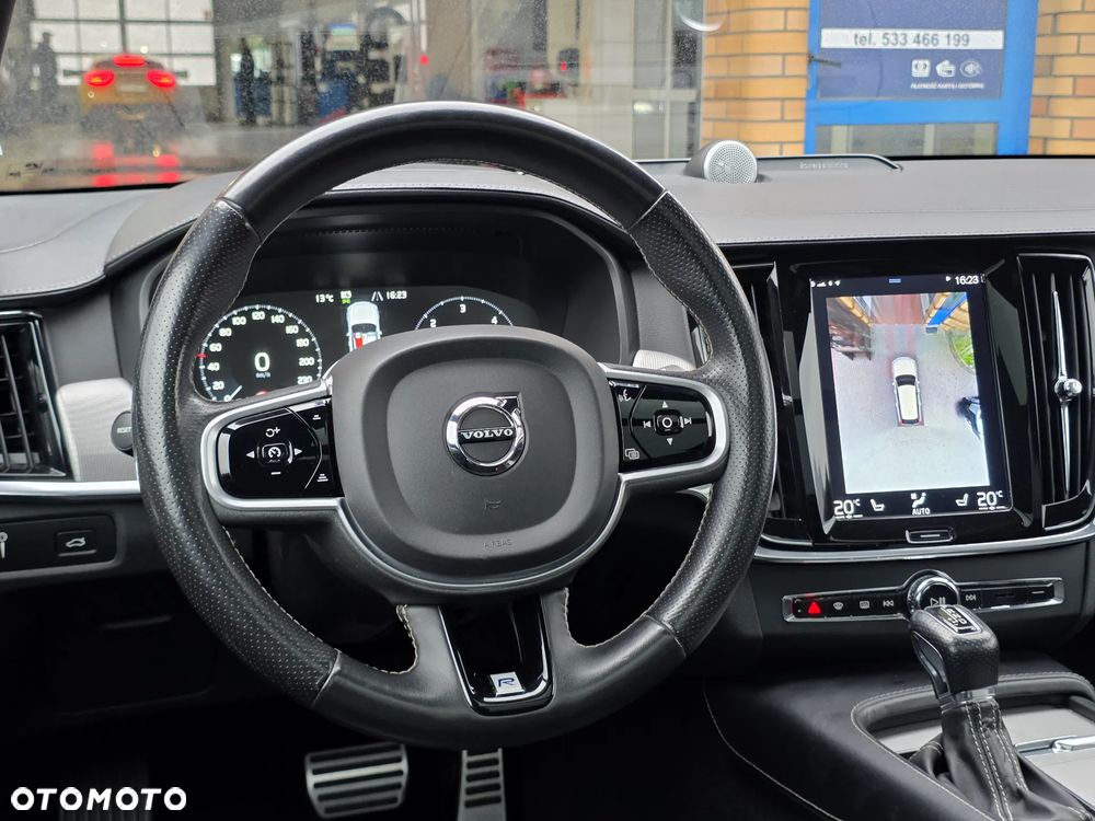 Volvo V90 D4 SCR AWD R-Design - 32