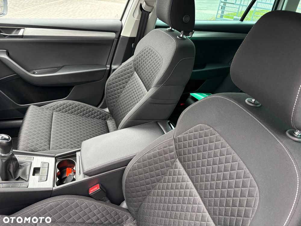 Skoda Superb 2.0 TDI Sportline - 17