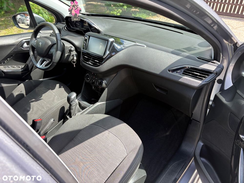Peugeot 208 PureTech 82 Stop & Start Signature - 17