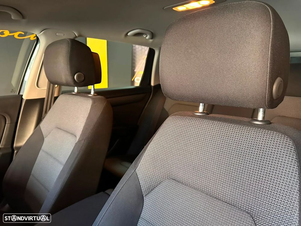 VW Passat Variant 1.6 TDI BlueMotion Comfortline - 31
