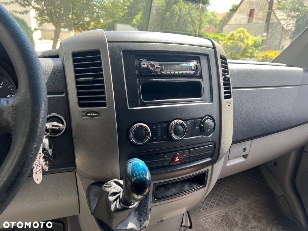 Mercedes-Benz Sprinter - 14