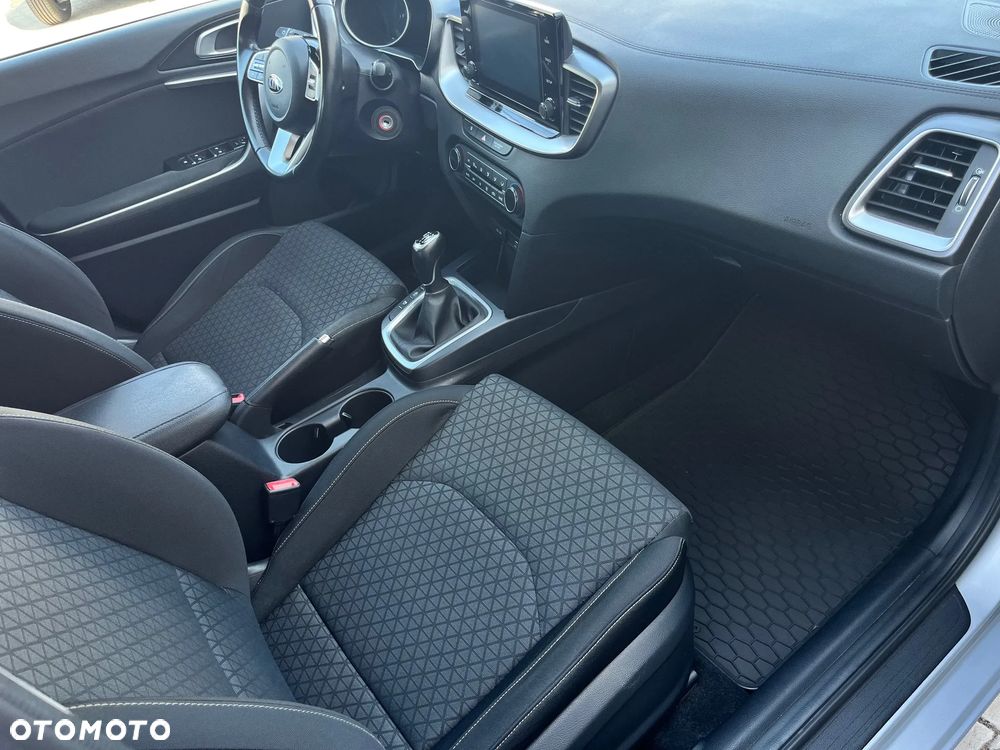 Kia Ceed 1.5 T-GDI M - 10