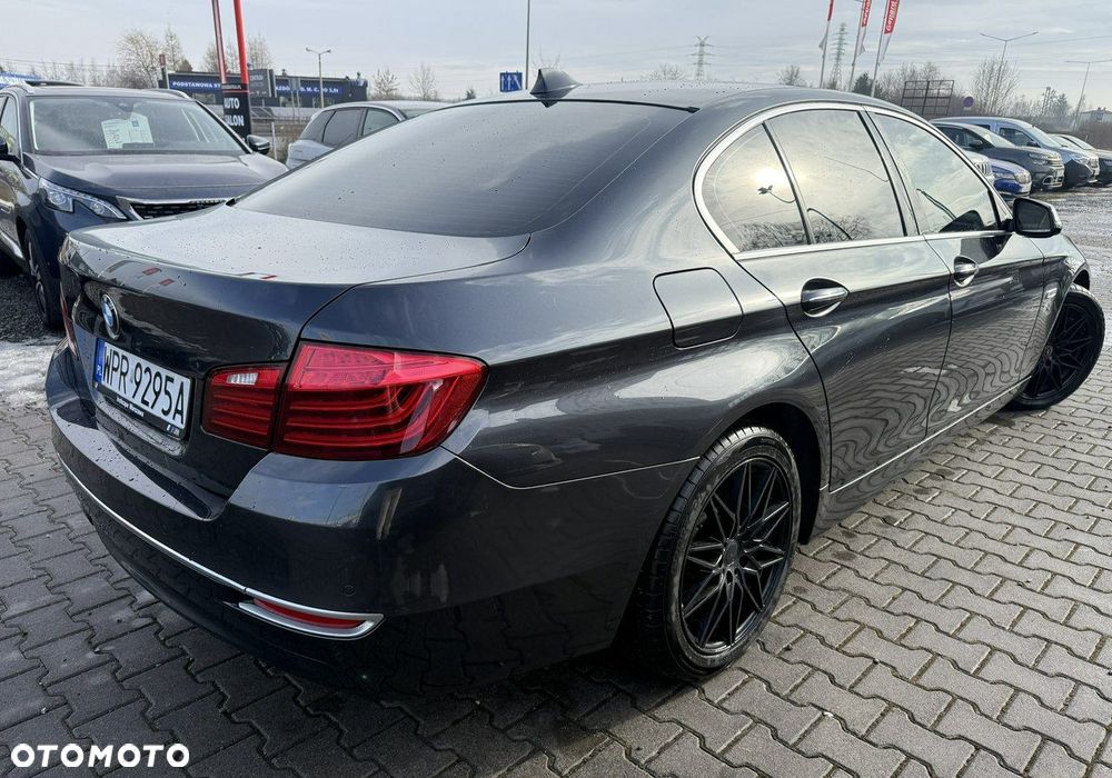 BMW Seria 5 528i xDrive Luxury Line - 4