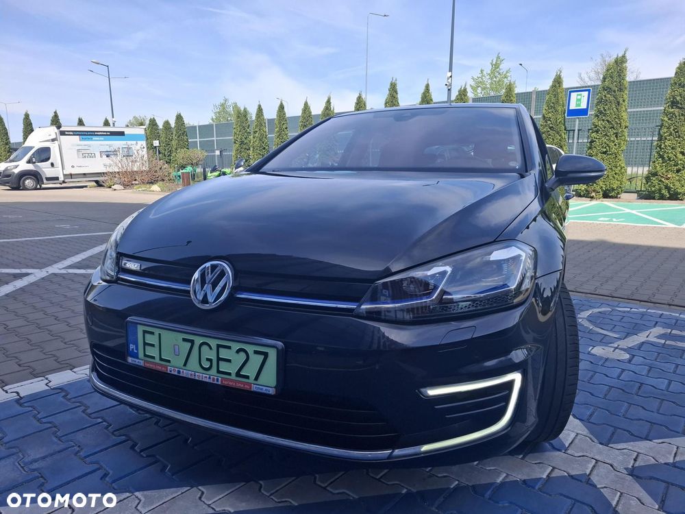 Volkswagen Golf - 1