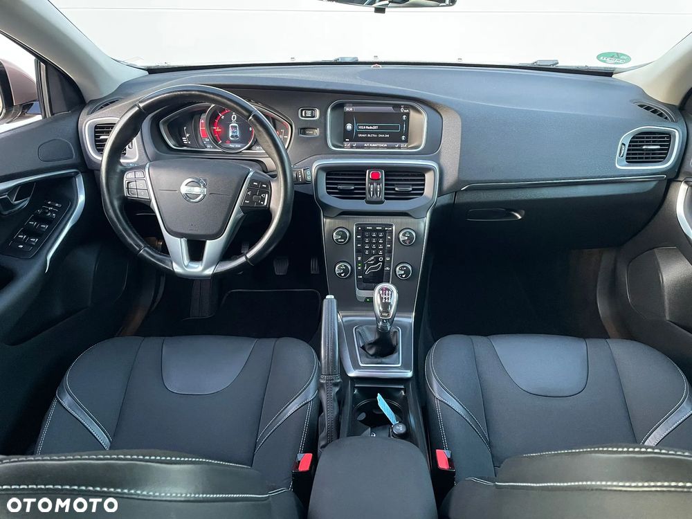 Volvo V40 D2 Summum - 24
