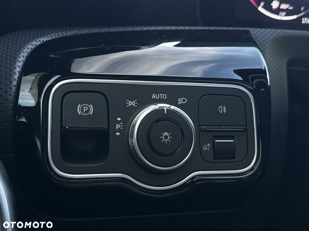 Mercedes-Benz CLA - 24