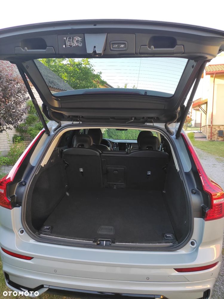 Volvo XC 60 B5 B AWD Plus Dark - 28