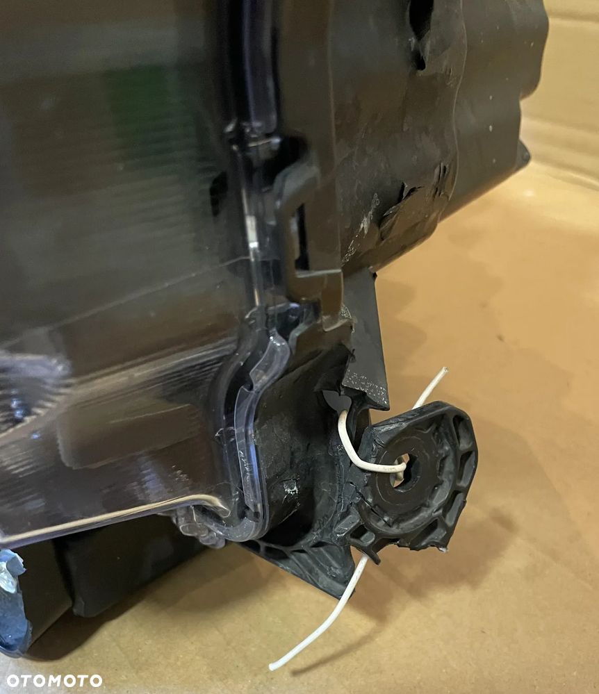 Lampa LED prawy przód Suzuki SX4 S-Cross 2022r 1.4 TB Hyb OE - 4