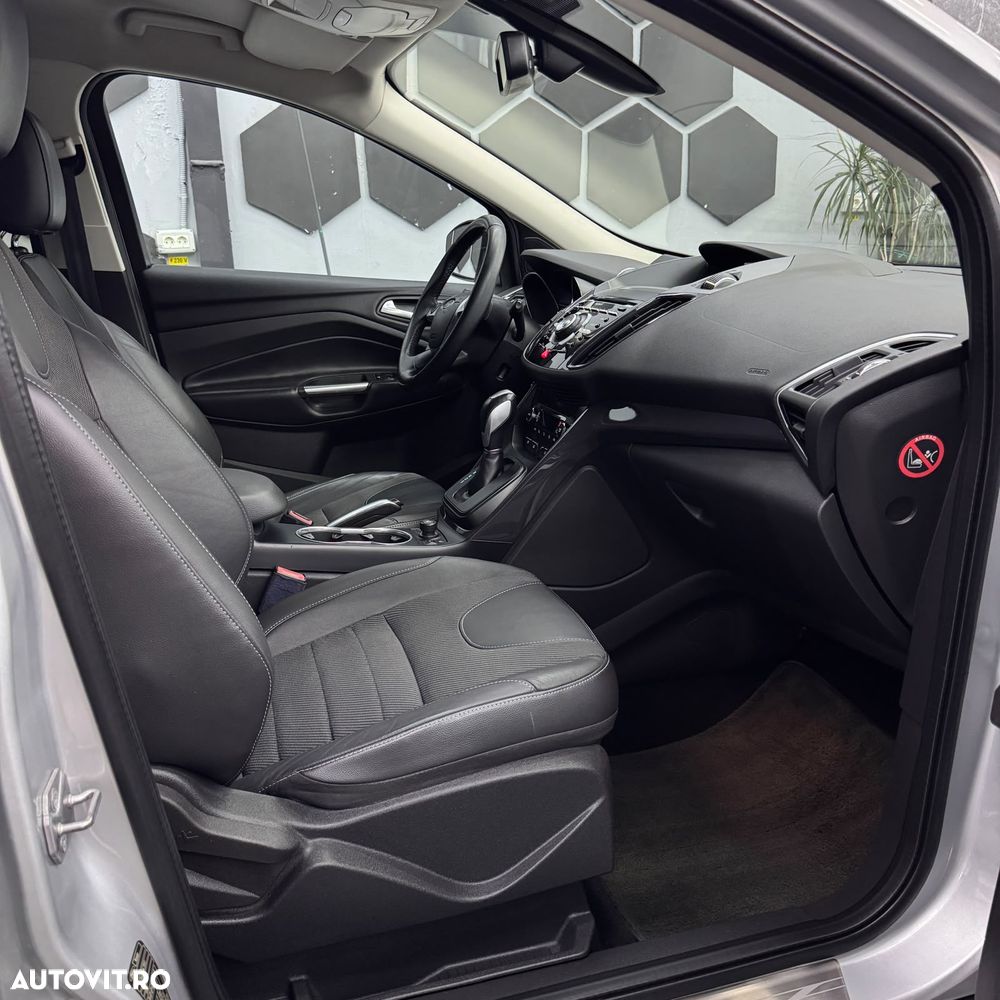 Ford Kuga 2.0 TDCi Powershift 4WD Titanium - 2