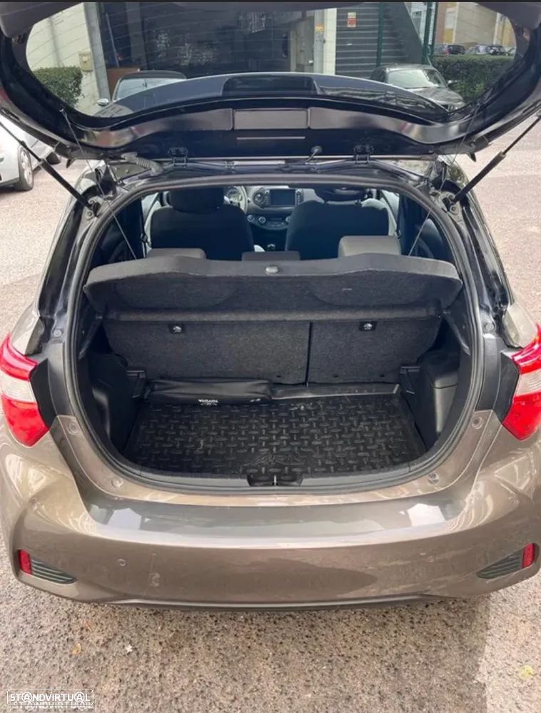 Toyota Yaris 1.5 HSD Square Collec.Bronze - 3