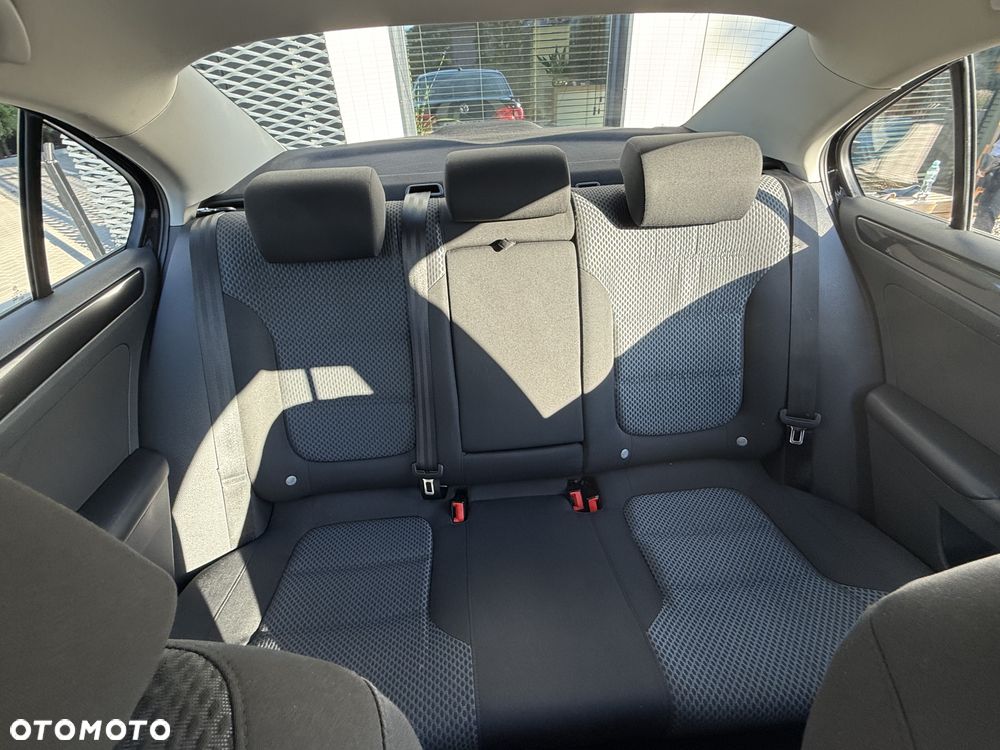 Volkswagen Jetta 1.6 TDI Comfortline - 24