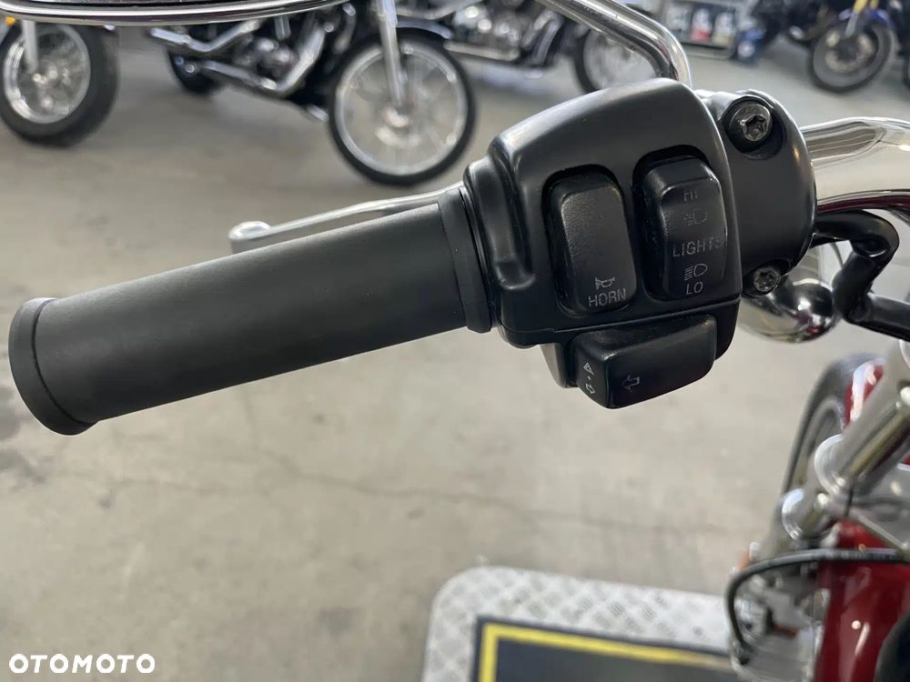 Harley-Davidson Sportster Custom 883C - 28