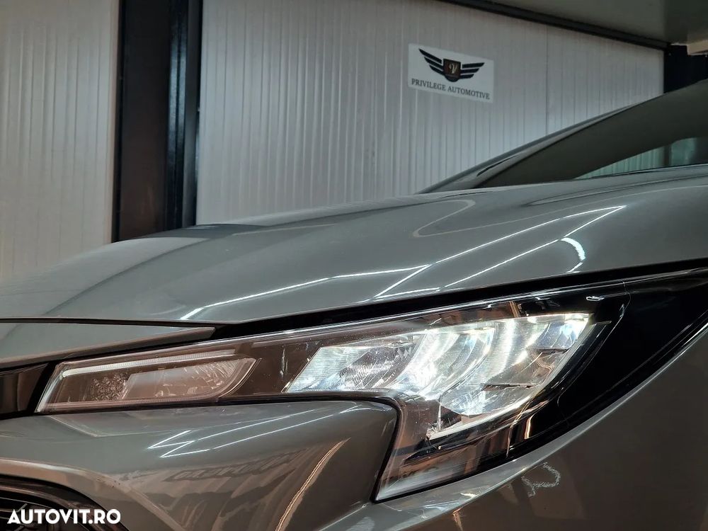 Toyota Corolla 1.8 Hybrid Business Edition - 32