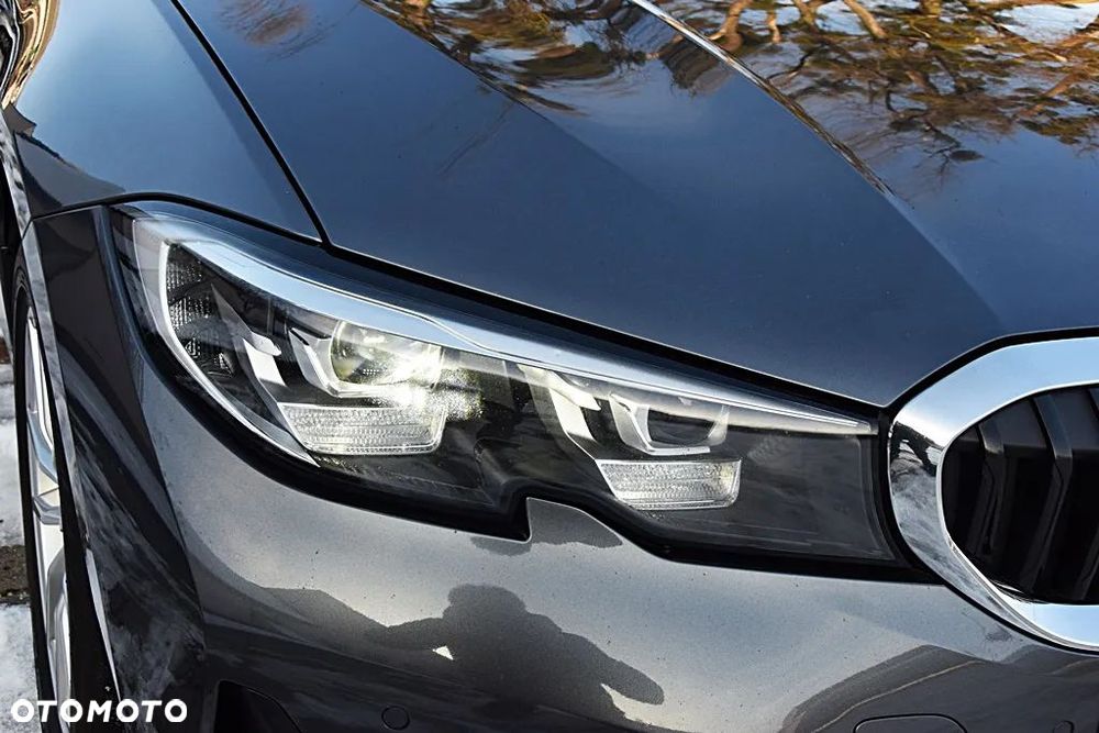 BMW Seria 3 318d Sport Line - 24