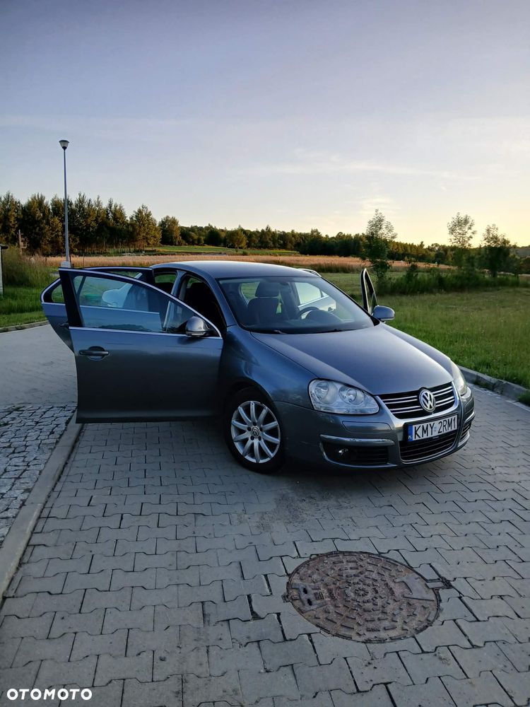 Volkswagen Jetta 1.9 TDI Comfortline - 1