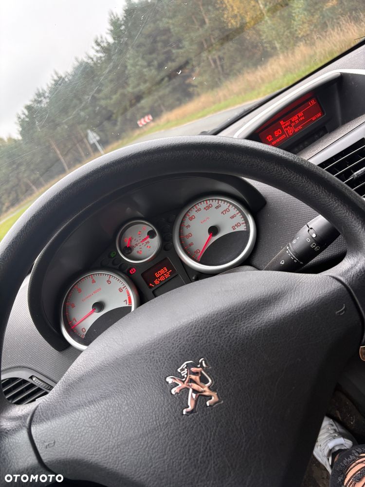 Peugeot 207 1.4 - 5
