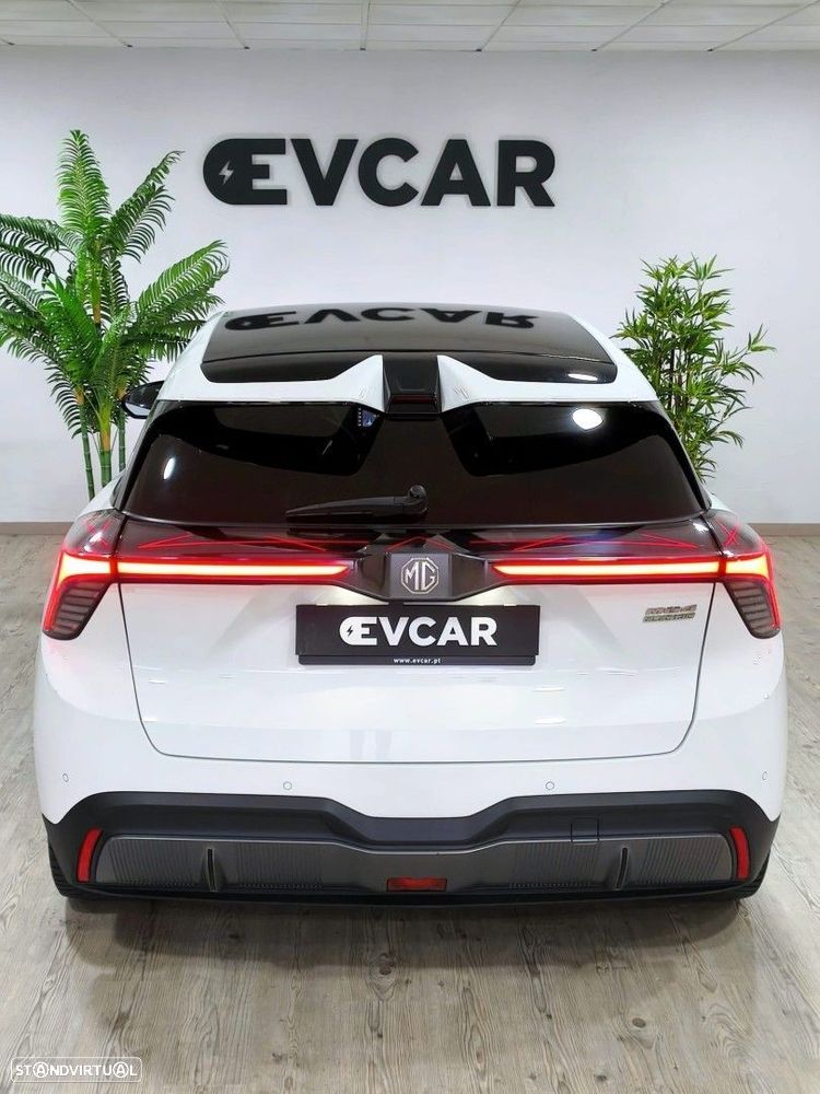 MG MG4 64 kWh Luxury - 6