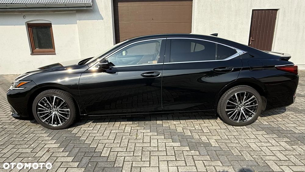 Lexus ES 300h Business Edition - 14