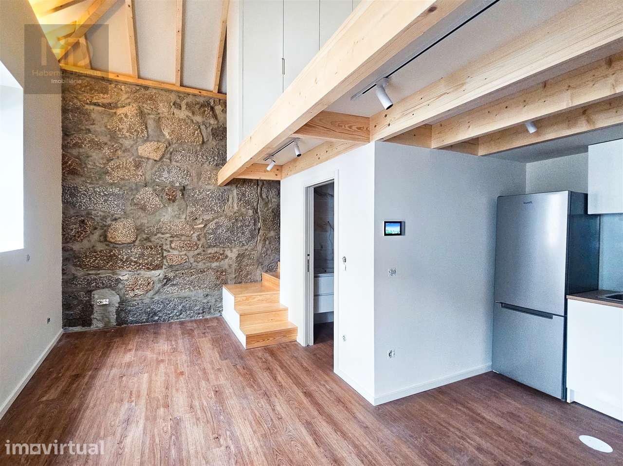 2 Moradias remodeladas T1 com Mezanine no centro de Gaia - Grande imagem: 2/17