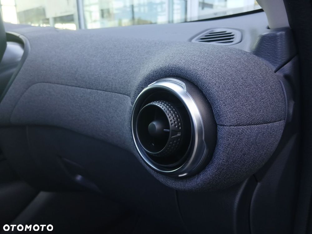 Nissan Juke 1.6 Hybrid Acenta AMT - 32