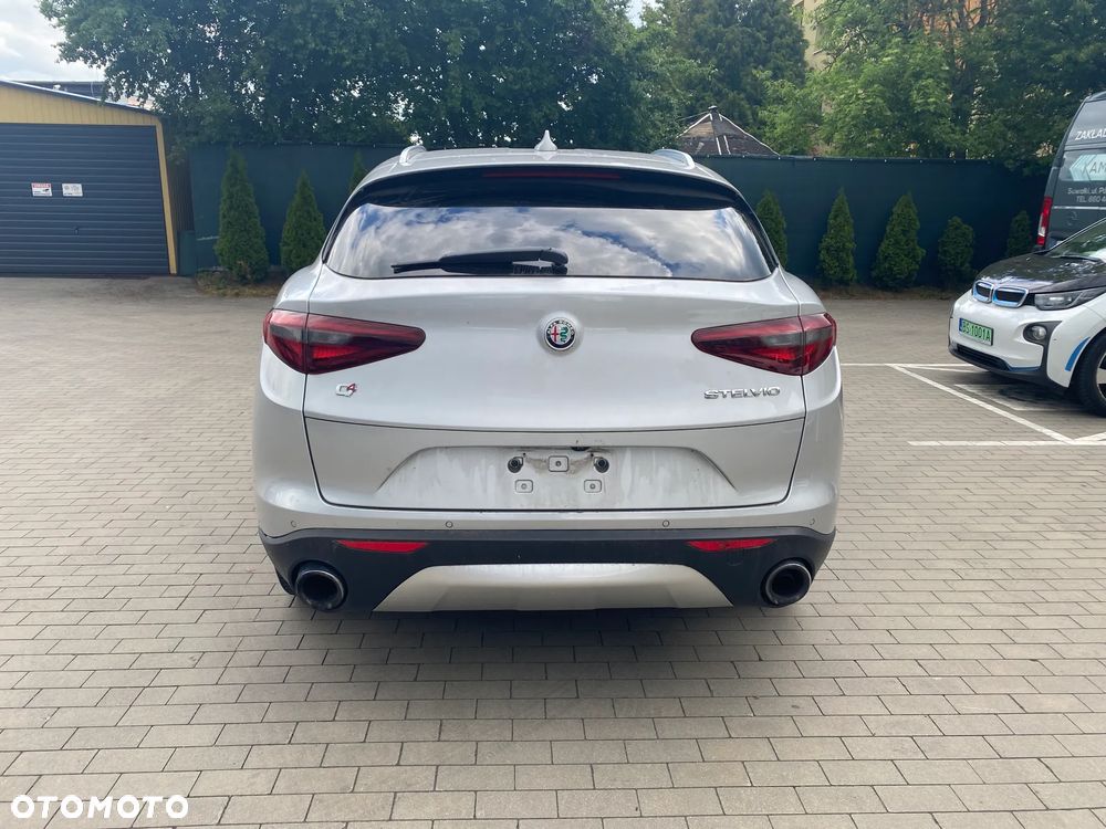 Alfa Romeo Stelvio - 19