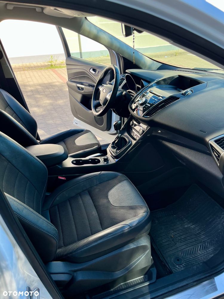 Ford Kuga 1.6 EcoBoost 2x4 Titanium - 16