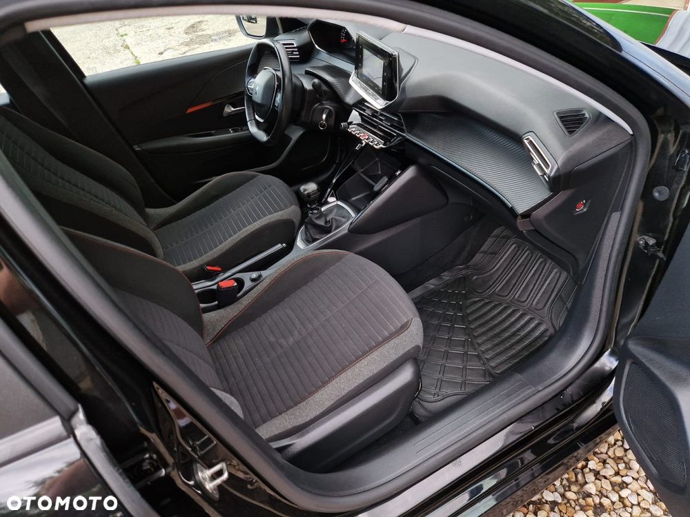 Peugeot 208 - 12