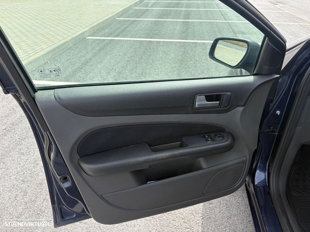 Ford Focus SW 1.6 TDCi Connec. - 13